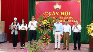 Phó Bí thư Thường trực Thành ủy dự Ngày hội Đại đoàn kết toàn dân tộc tại khu Sơn Đông