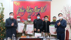 Phó Bí thư Thường trực Thành ủy thăm, tặng quà các tổ tuần tra, chốt chặn