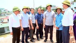 Chủ tịch UBND tỉnh Vương Quốc Tuấn kiểm tra dự án xử lý sự cố kè sông Cầu, thành phố Bắc Ninh