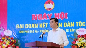 Phó Bí thư Thường trực Thành ủy dự Ngày hội Đại đoàn kết toàn dân tộc  khu Đào Xá