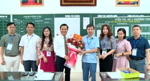 Chủ tịch UBND thành phố Nguyễn Mạnh Hiếu thăm, động viên Hội đồng thi tốt nghiệp THPT năm 2024