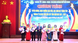 Tuyên dương giáo viên, học sinh đạt thình tích trong kỳ thi học sinh giỏi cấp tỉnh