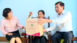 Phó Bí thư Thường trực Thành ủy Nguyễn Hoàng Long thăm, tặng quà nhân kỷ niệm 77 năm Ngày Thương binh Liệt sỹ