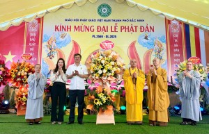 Trang nghiêm Đại lễ Phật đản Vesak 2025 tại chùa Hồng Lô