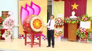 Bí thư  Thành ủy Tạ Đăng Đoan dự lễ khai giảng năm học mới  tại trường THCS Ninh Xá