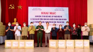 Tổng cục Kỹ thuật, Bộ Quốc phòng tổ chức khám chữa bệnh, cấp thuốc miễn phí và tặng quà tại phường Hòa Long