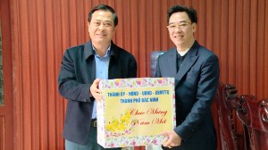 Phó Chủ tịch Thường trực UBND thành phố Nguyễn Mạnh Hiếu thăm, tặng quà Tết Trung tâm Nuôi dưỡng người có công và bảo trợ xã hội 