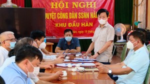 Chủ tịch UBND thành phố Nguyễn Song Hà dự sinh hoạt chi bộ khu Đẩu Hàn, phường Hòa Long.