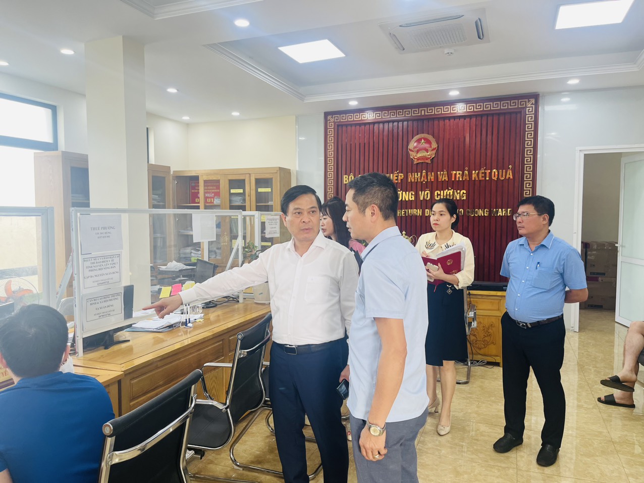 Phó Chủ tịch Thường trực UBND thành phố Nguyễn Mạnh Hiếu kiểm tra công vụ đột xuất tại các địa phương 
