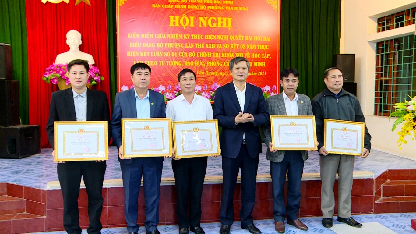 Đảng ủy phường Vân Dương kiểm điểm giữa nhiệm kỳ thực hiện Nghị quyết Đại hội Đảng bộ phường lần thứ XXII nhiệm kỳ 2020 - 2025