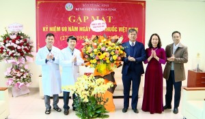 Bí thư Thành ủy chúc mừng các cơ sở Y tế nhân Ngày Thầy thuốc Việt Nam