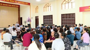 Phó Chủ tịch Thường trực UBND thành phố Chu Thanh Hải đối thoại với các hộ có diện tích đất ở thu hồi tại dự án ĐTXD đường H2 