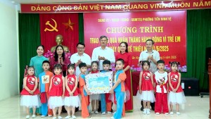 Bí thư Thành uỷ Tạ Đăng Đoan thăm, tặng quà nhân Ngày Quốc tế thiếu nhi 1/6