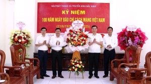 Phó Bí thư Thường trực Thành ủy Nguyễn Hoàng Long chúc mừng các cơ quan báo chí nhân Ngày Báo chí Cách mạng Việt Nam 21/6