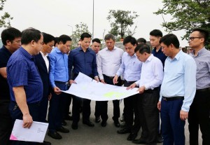 Chủ tịch UBND tỉnh Vương Quốc Tuấn kiểm tra công tác giải phóng mặt bằng dự án đường Vành đai 4