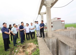 Chủ tịch UBND tỉnh Vương Quốc Tuấn kiểm tra sự cố đê điều, đôn đốc tiến độ các công trình thủy lợi trên địa bàn thành phố Bắc Ninh