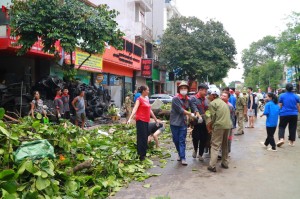 UBND phường Ninh Xá huy động tối đa lực lượng triển khai công tác khắc phục hậu quả của cơn bão số 3 (bão Yagi)