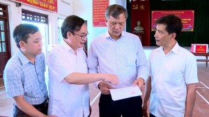 Bí thư Thành uỷ Tạ Đăng Đoan kiểm tra công tác lấy ý kiến nhân dân về Đề án sắp xếp đơn vị hành chính cấp tỉnh, cấp xã 