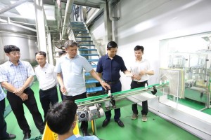 Chủ tịch UBND tỉnh Vương Quốc Tuấn thăm mô hình sản xuất, chế biến chuyên sâu tại thành phố Bắc Ninh